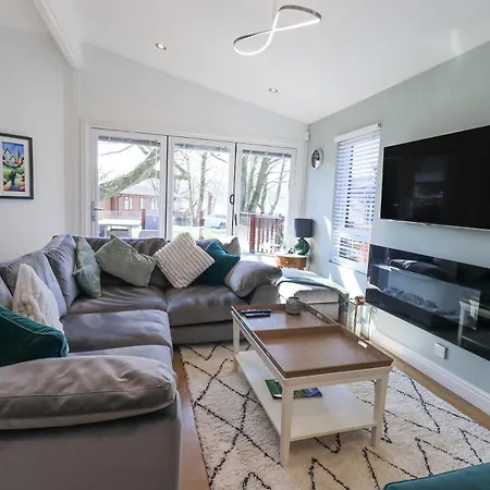 Tranquil Waters 温德米尔