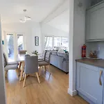 Tranquil Waters Semesterbostad *