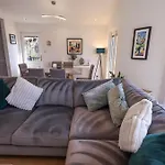 Tranquil Waters Semesterbostad