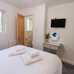 Tranquil Waters Semesterbostad *