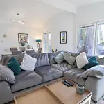 Semesterbostad Tranquil Waters *